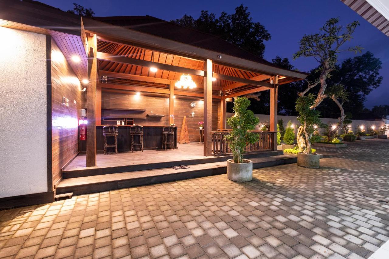 Oyo 3716 Dijobi Hotel Sempidi Luaran gambar