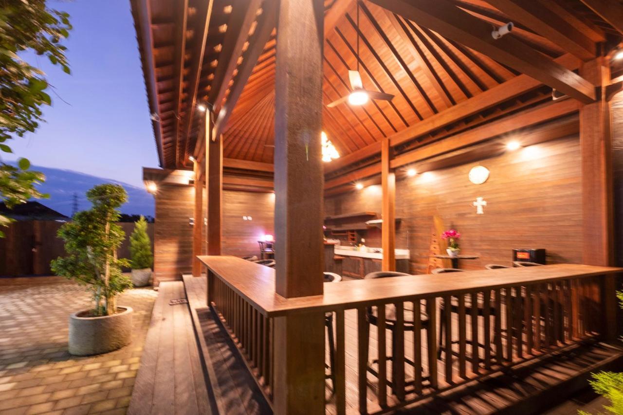 Oyo 3716 Dijobi Hotel Sempidi Luaran gambar