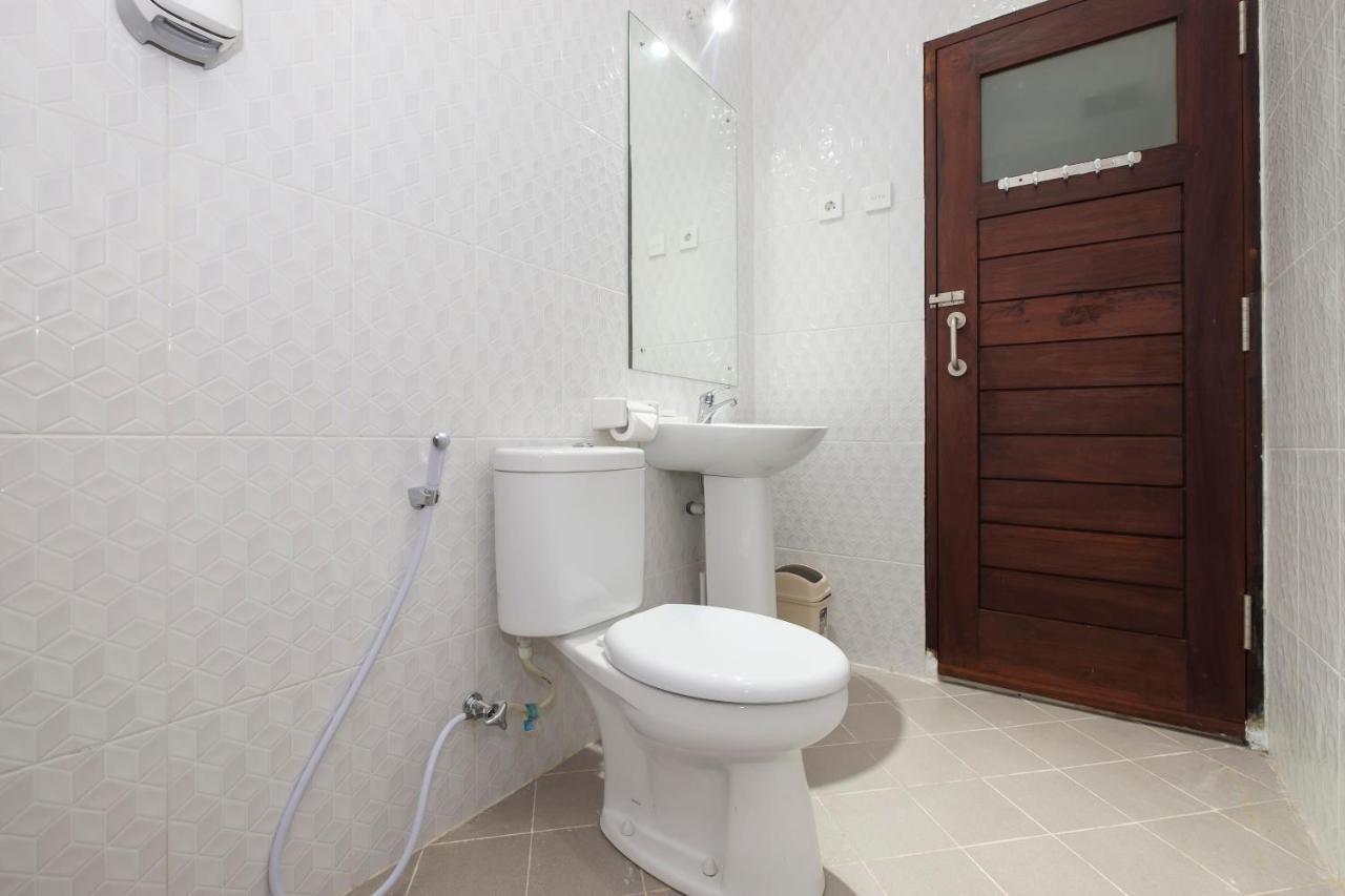 Oyo 3716 Dijobi Hotel Sempidi Luaran gambar
