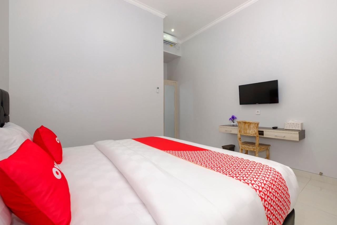 Oyo 3716 Dijobi Hotel Sempidi Luaran gambar