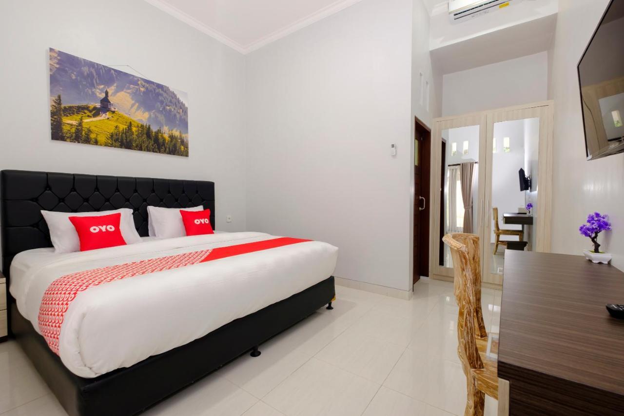 Oyo 3716 Dijobi Hotel Sempidi Luaran gambar
